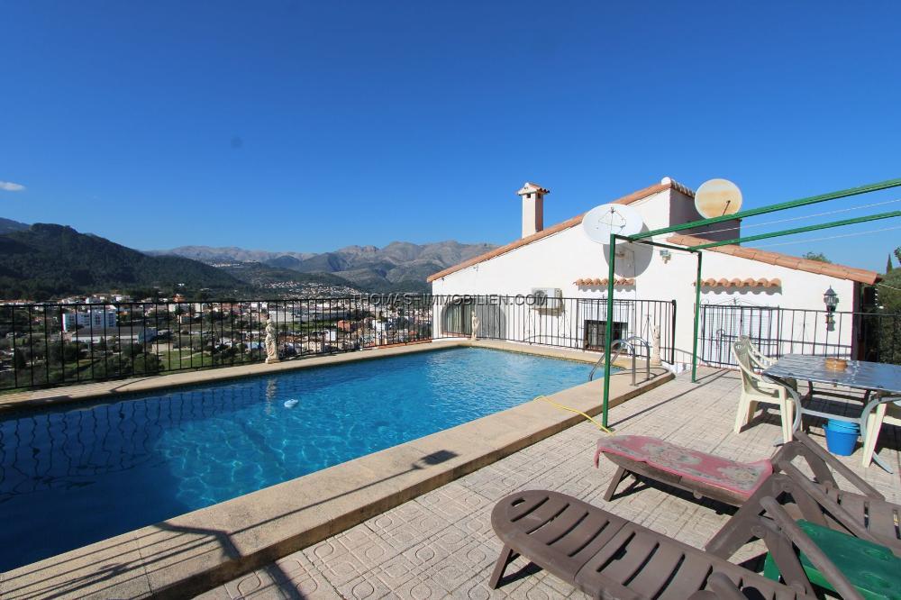 villa-mit-pool-und-blick-auf-die-berge-in-orba-an-der-costa-blanca