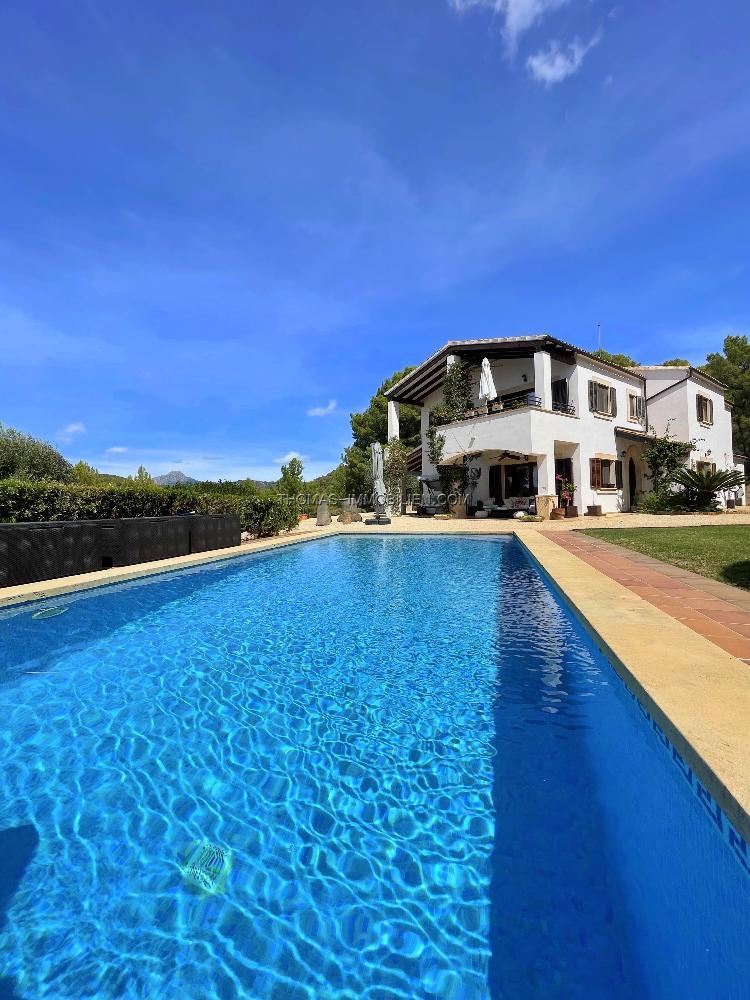 geschmackvolle-eingerichtete-renovierte-villa-mit-pool-in-calvia-auf-mallorca