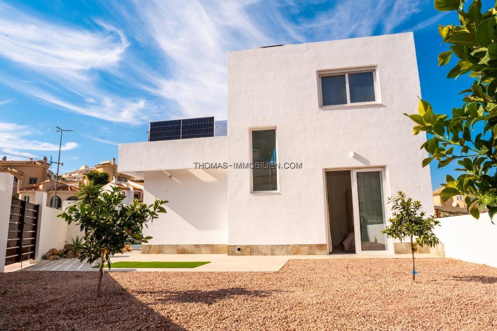 schoene-grosse-villa-mit-blick-auf-den-golfplatz-in-ciudad-quesada-spanien