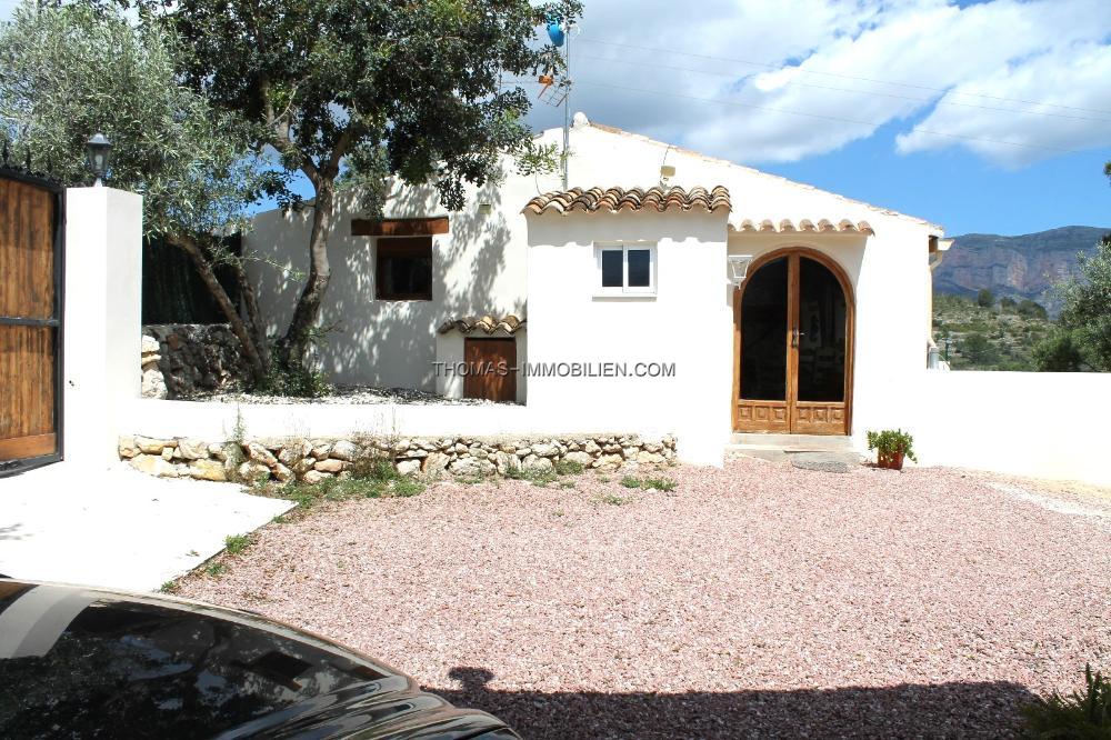 charmante-rustikale-finca-mit-grossem-grundstueck-in-naturnaher-lage