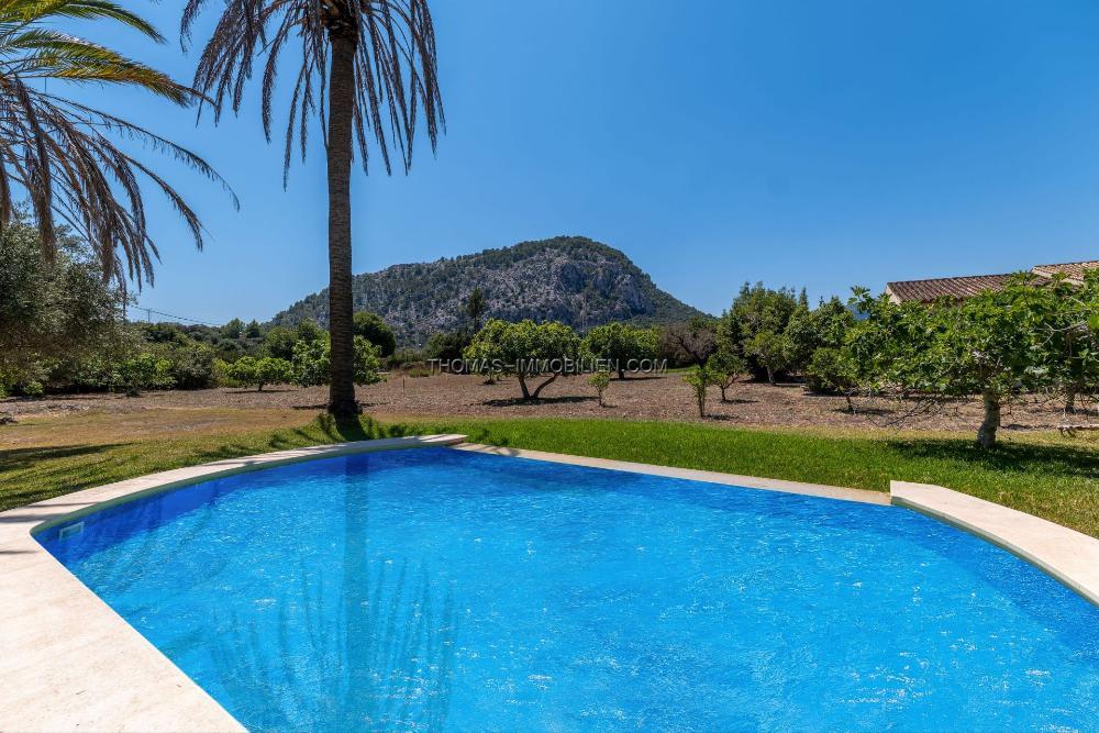 nach-sueden-ausgerichtete-landhausvilla-mit-pool-in-pollenca-auf-mallorca
