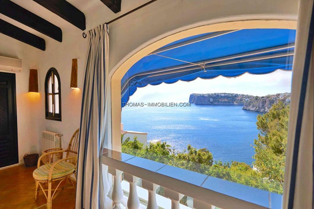 charmante-villa-mit-meerblick-und-ferienlizenz-in-cala-llamp-port-andratx-auf-mallorca