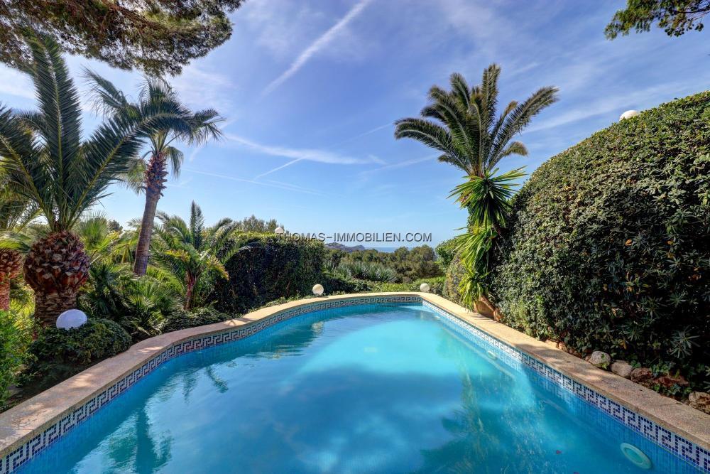 charmante-villa-mit-pool-und-fernmeerblick-in-costa-de-la-calma-auf-mallorca