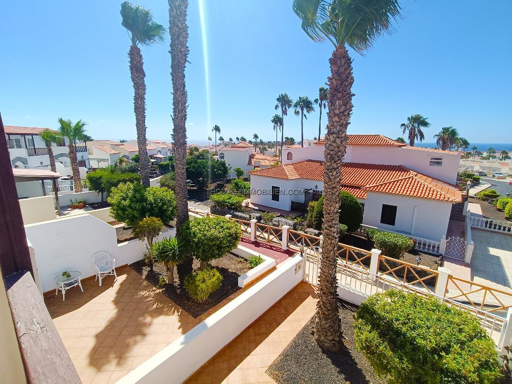 ein-schlafzimmer-bungalow-mit-vorder-und-hintergarten-sowie-einer-sonnigen-dachterrasse-in-golf-del-sur-auf-teneriffa