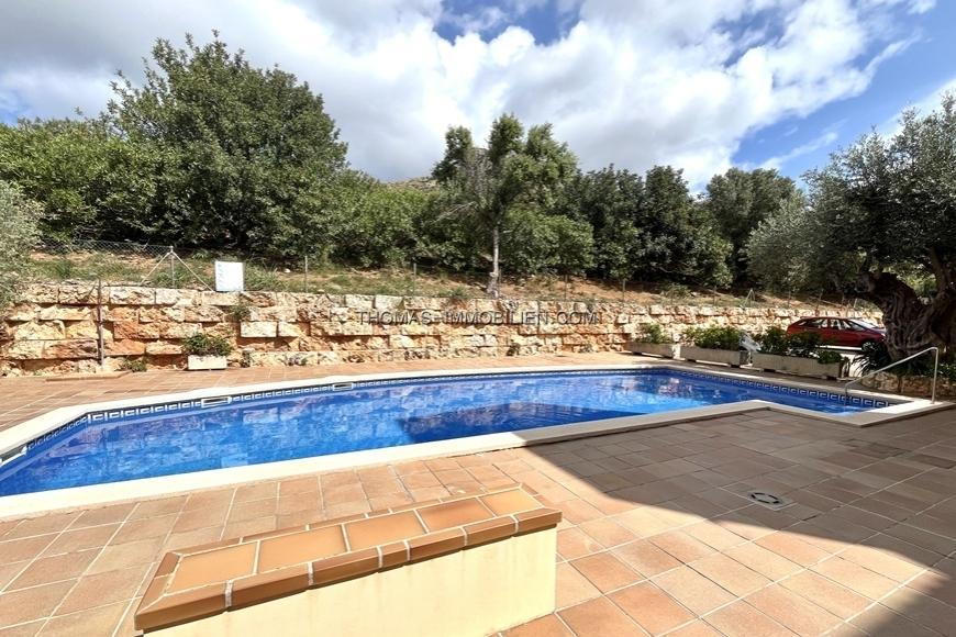 erdgeschoss-duplex-apartment-mit-gemeinschaftspool-und-privatem-parkplatz-nur-wenige-meter-vom-meer-entfernt-in-puerto-pollenca-mallorca