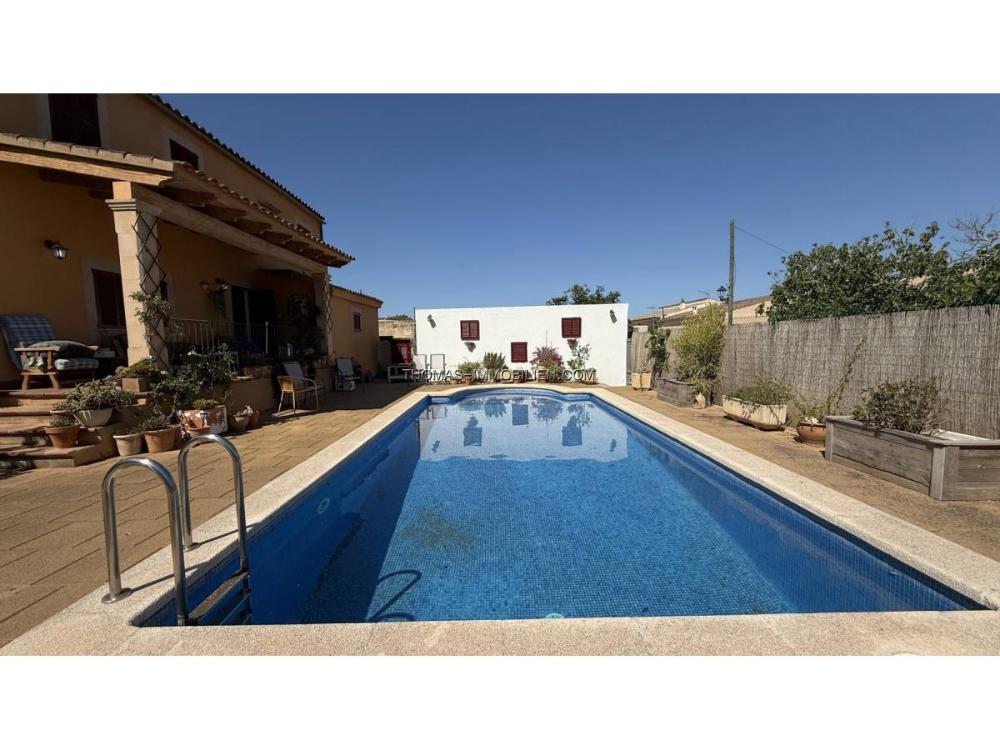 vollstaendig-renoviertes-stadthaus-am-ruhigen-stadtrand-von-ariany-auf-mallorca