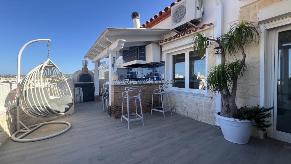 renoviertes-penthouse-mit-50-m-terrasse-meer-und-burgblick